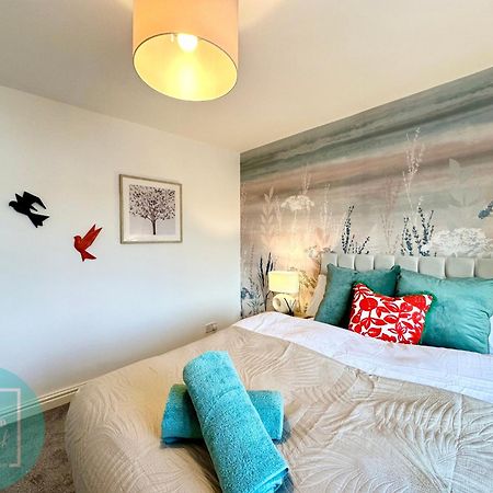 Stylish 3-Bedroom St Helens Home With Parking & Wi-Fi Burtonwood Extérieur photo