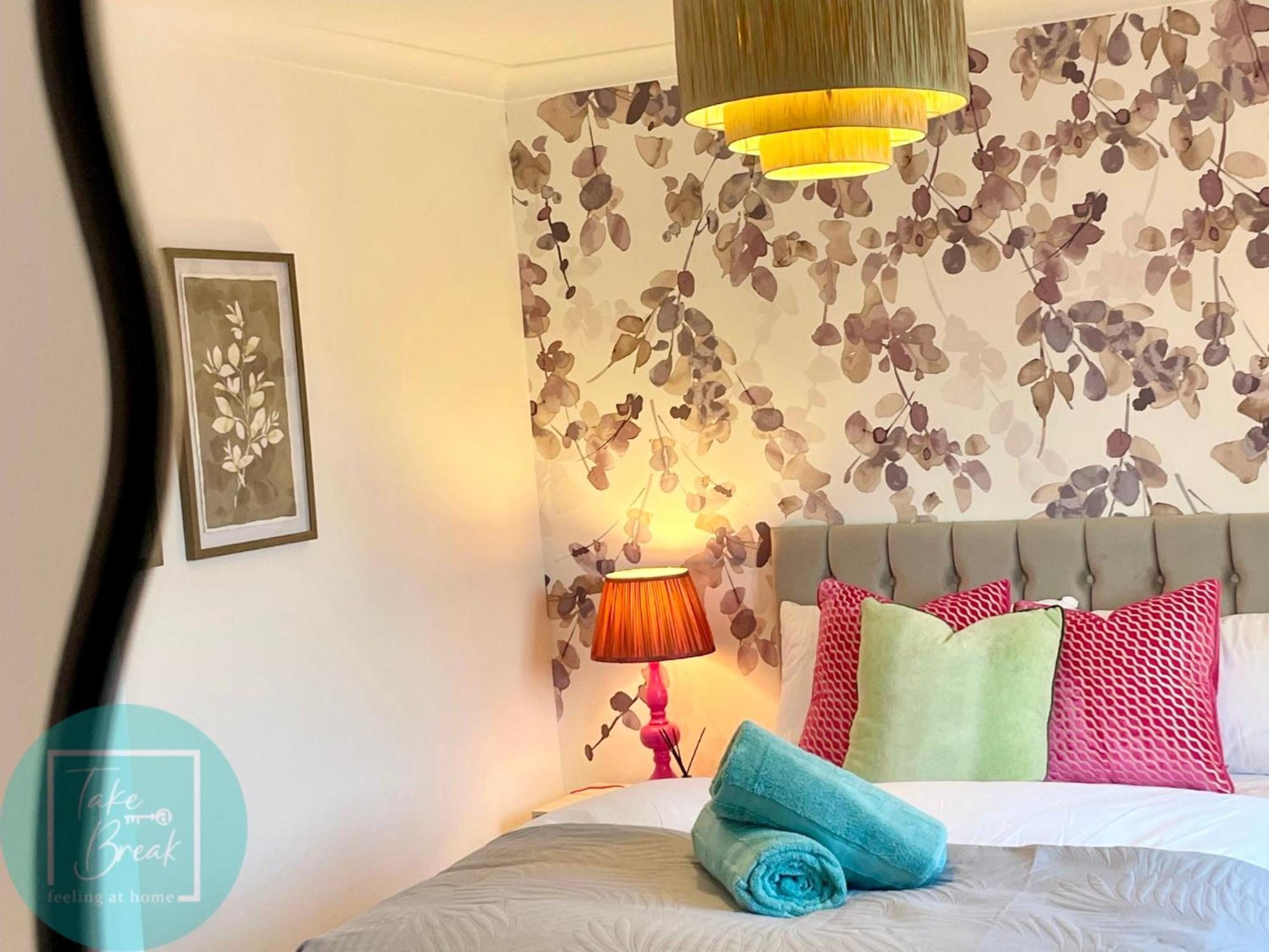 Stylish 3-Bedroom St Helens Home With Parking & Wi-Fi Burtonwood Extérieur photo