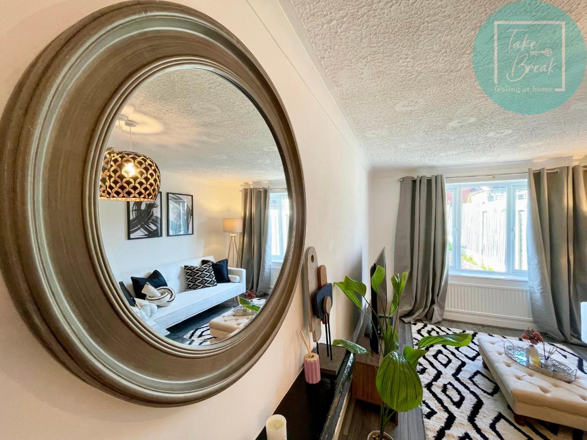 Stylish 3-Bedroom St Helens Home With Parking & Wi-Fi Burtonwood Extérieur photo