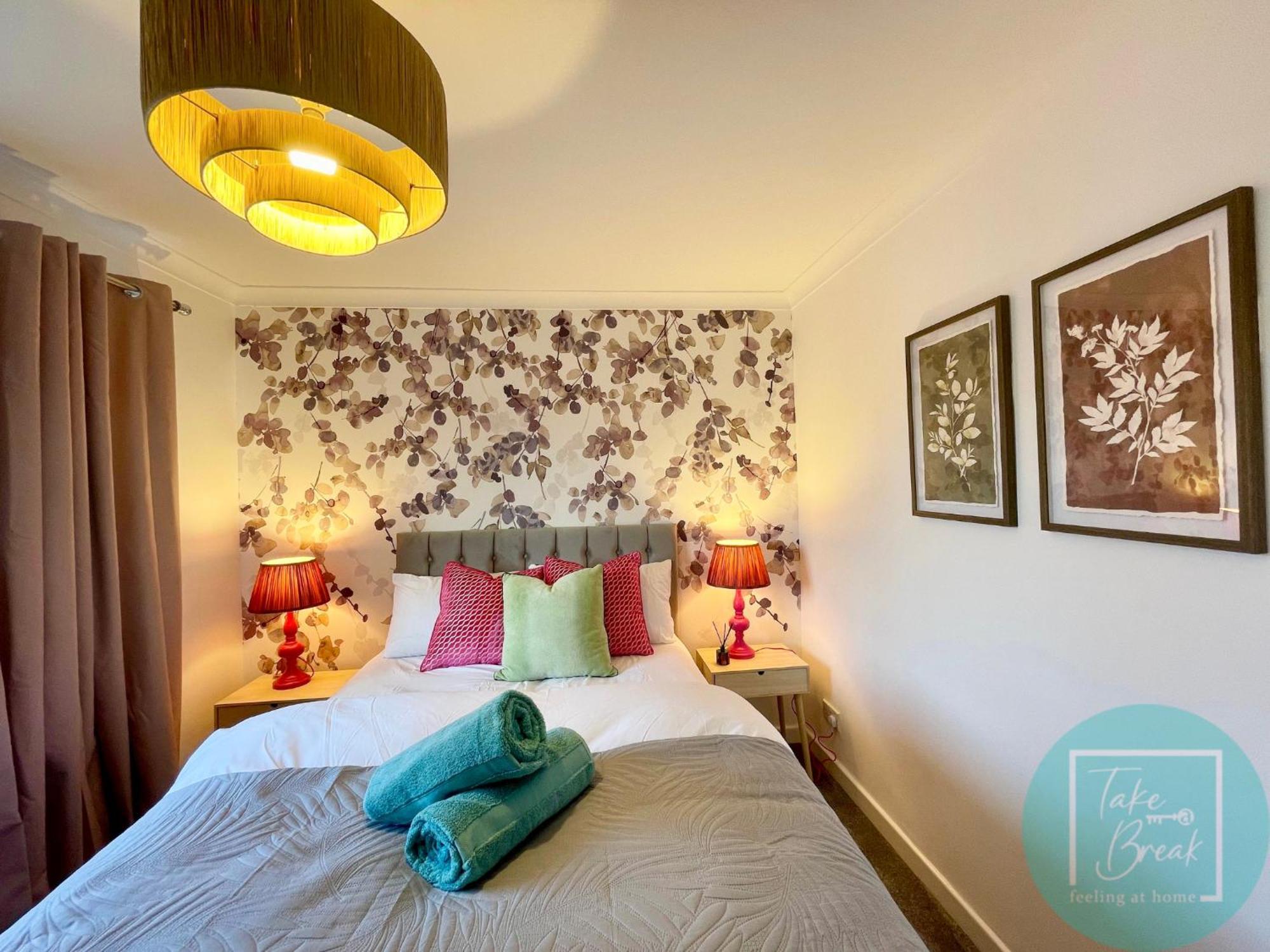 Stylish 3-Bedroom St Helens Home With Parking & Wi-Fi Burtonwood Extérieur photo