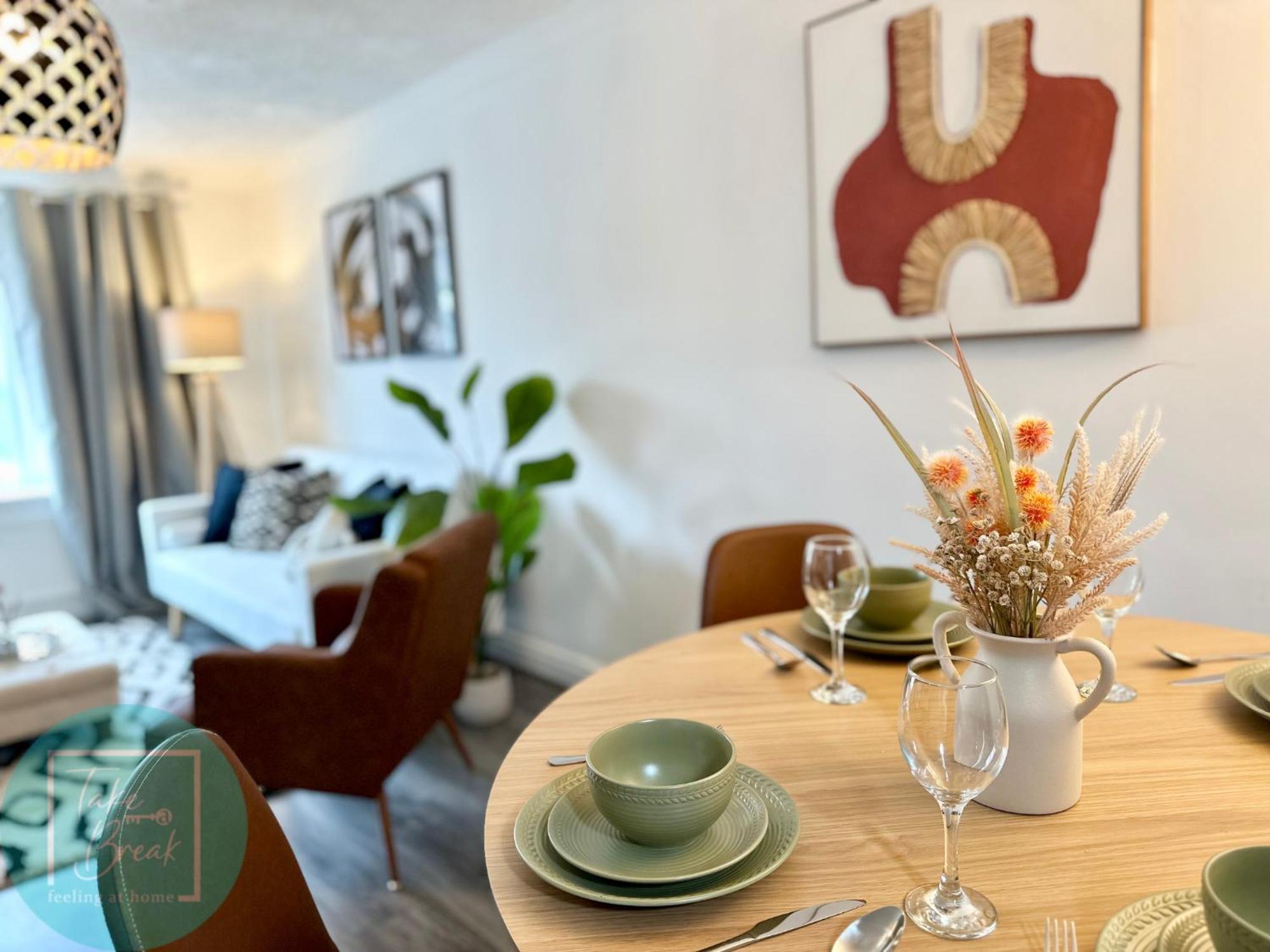 Stylish 3-Bedroom St Helens Home With Parking & Wi-Fi Burtonwood Extérieur photo