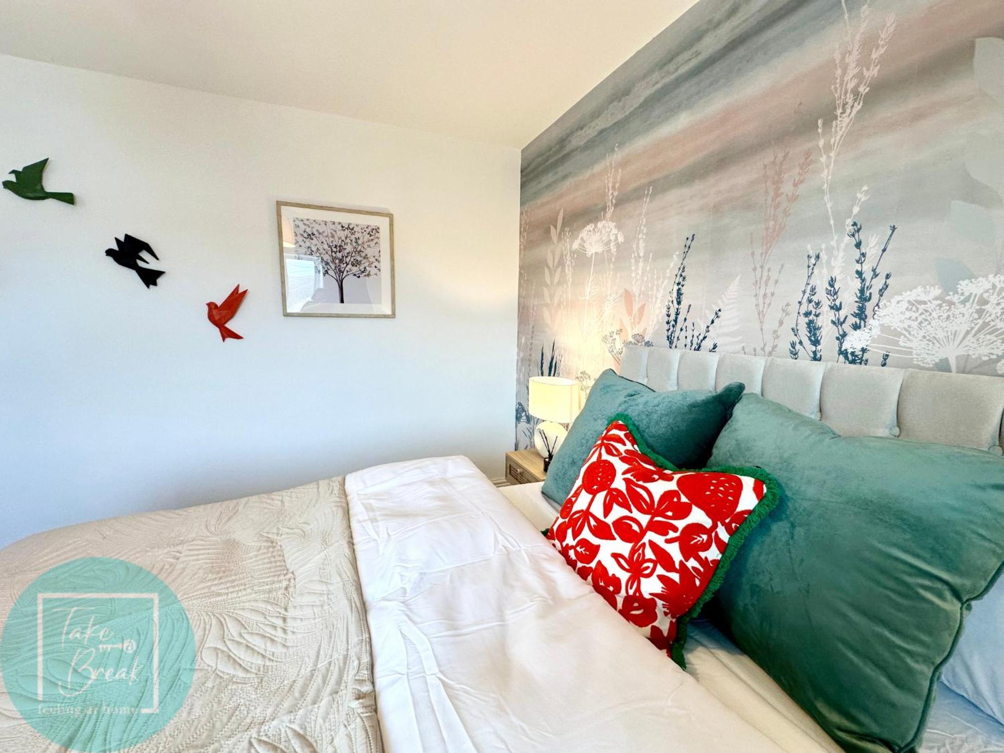 Stylish 3-Bedroom St Helens Home With Parking & Wi-Fi Burtonwood Extérieur photo