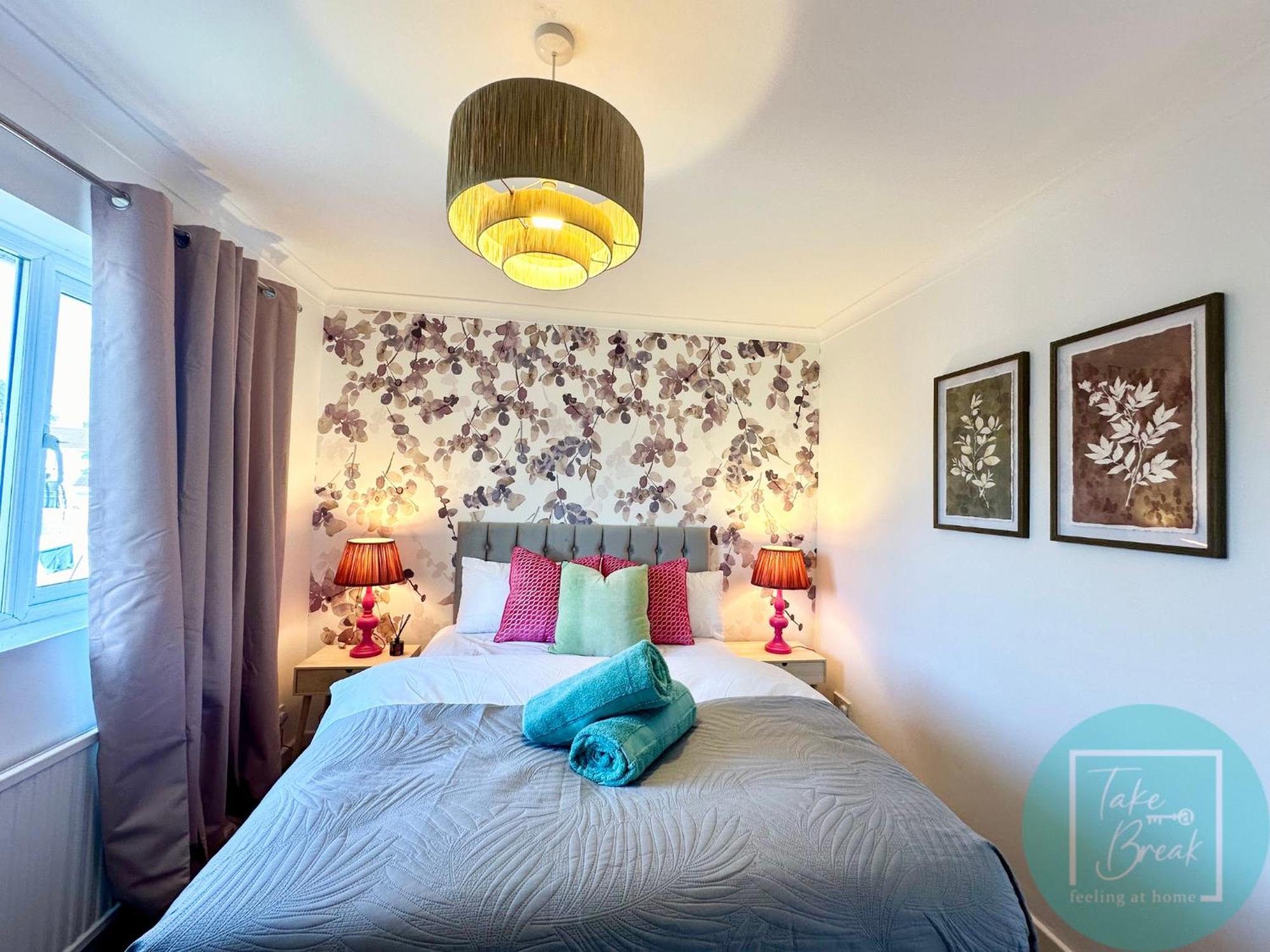 Stylish 3-Bedroom St Helens Home With Parking & Wi-Fi Burtonwood Extérieur photo