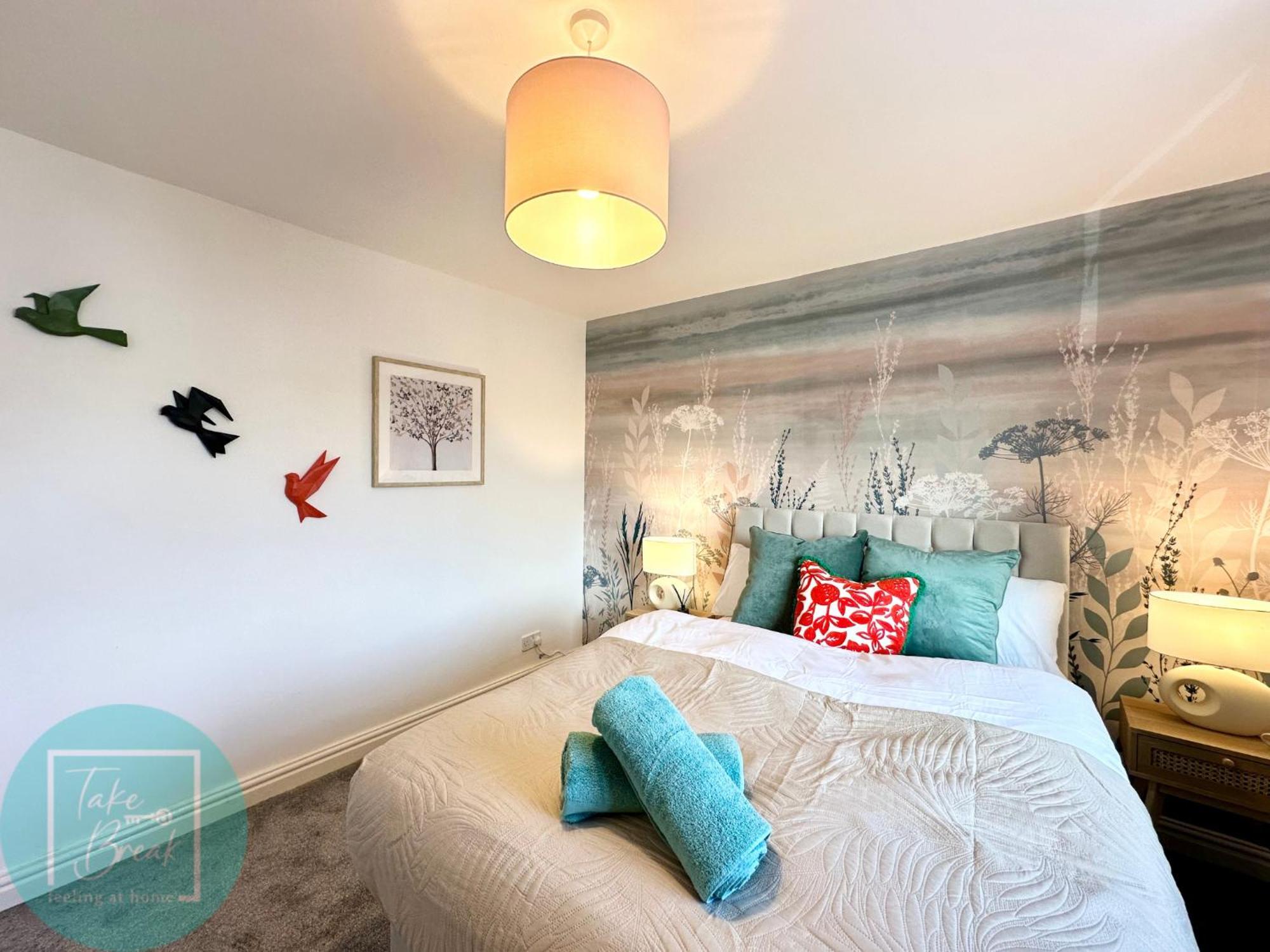 Stylish 3-Bedroom St Helens Home With Parking & Wi-Fi Burtonwood Extérieur photo