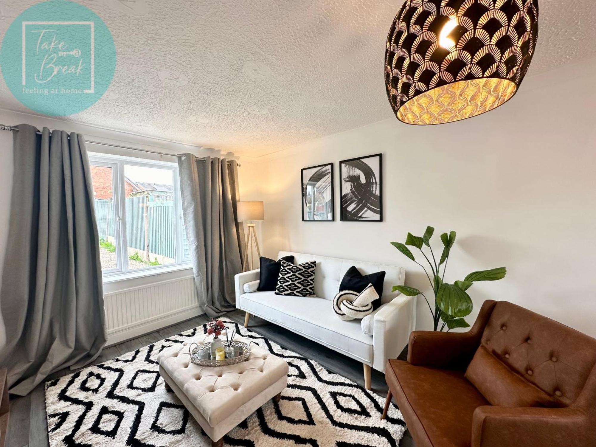 Stylish 3-Bedroom St Helens Home With Parking & Wi-Fi Burtonwood Extérieur photo