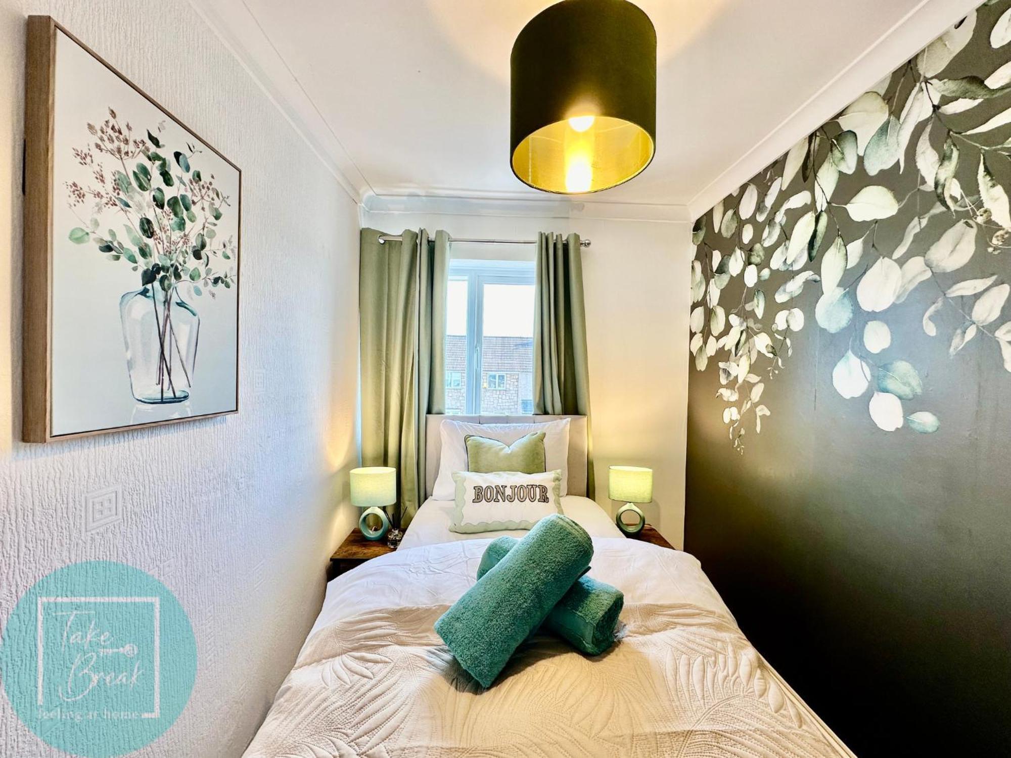 Stylish 3-Bedroom St Helens Home With Parking & Wi-Fi Burtonwood Extérieur photo
