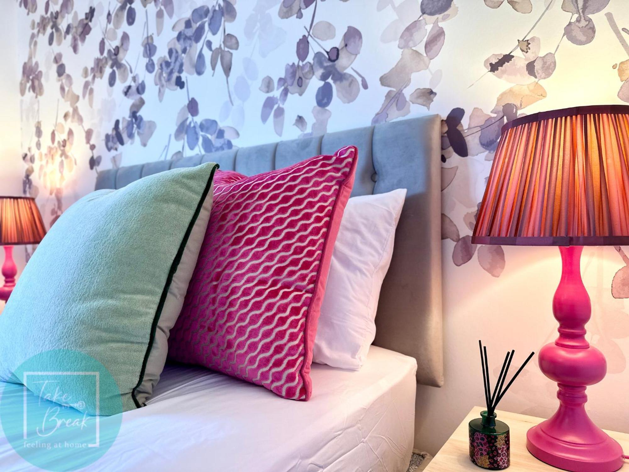 Stylish 3-Bedroom St Helens Home With Parking & Wi-Fi Burtonwood Extérieur photo