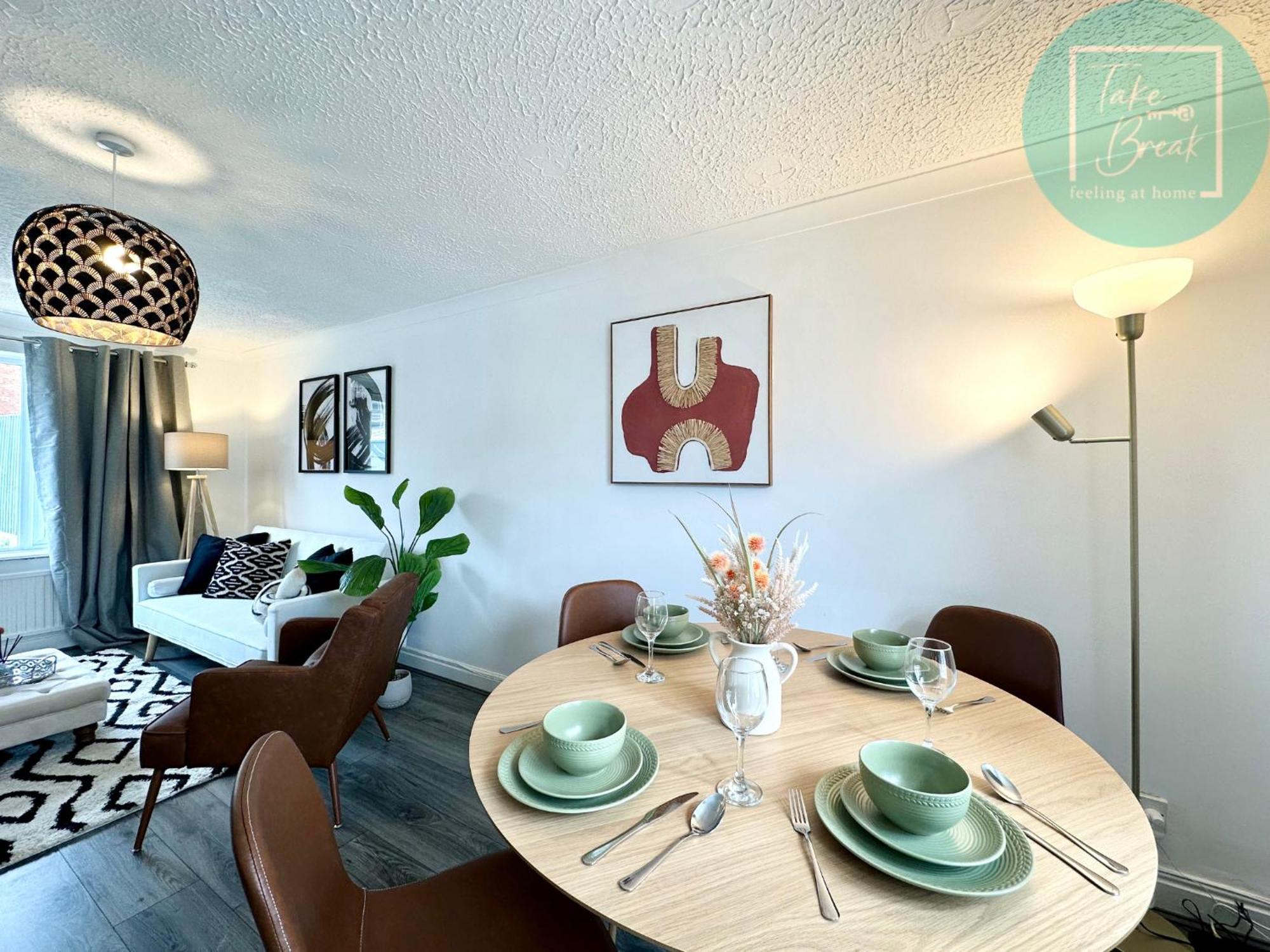 Stylish 3-Bedroom St Helens Home With Parking & Wi-Fi Burtonwood Extérieur photo