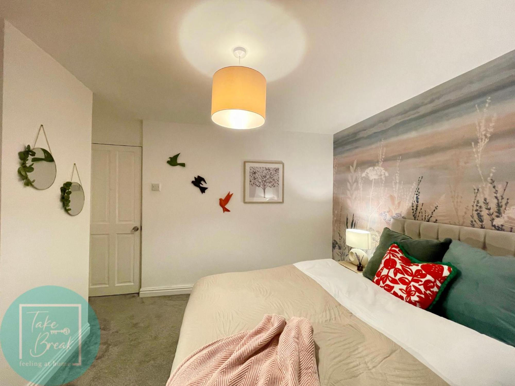 Stylish 3-Bedroom St Helens Home With Parking & Wi-Fi Burtonwood Extérieur photo