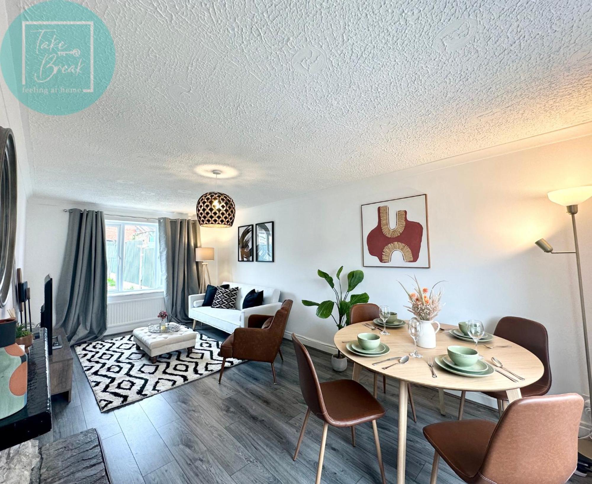 Stylish 3-Bedroom St Helens Home With Parking & Wi-Fi Burtonwood Extérieur photo