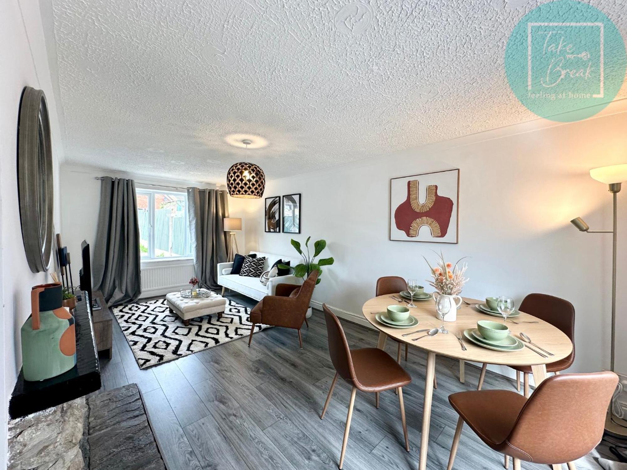 Stylish 3-Bedroom St Helens Home With Parking & Wi-Fi Burtonwood Extérieur photo