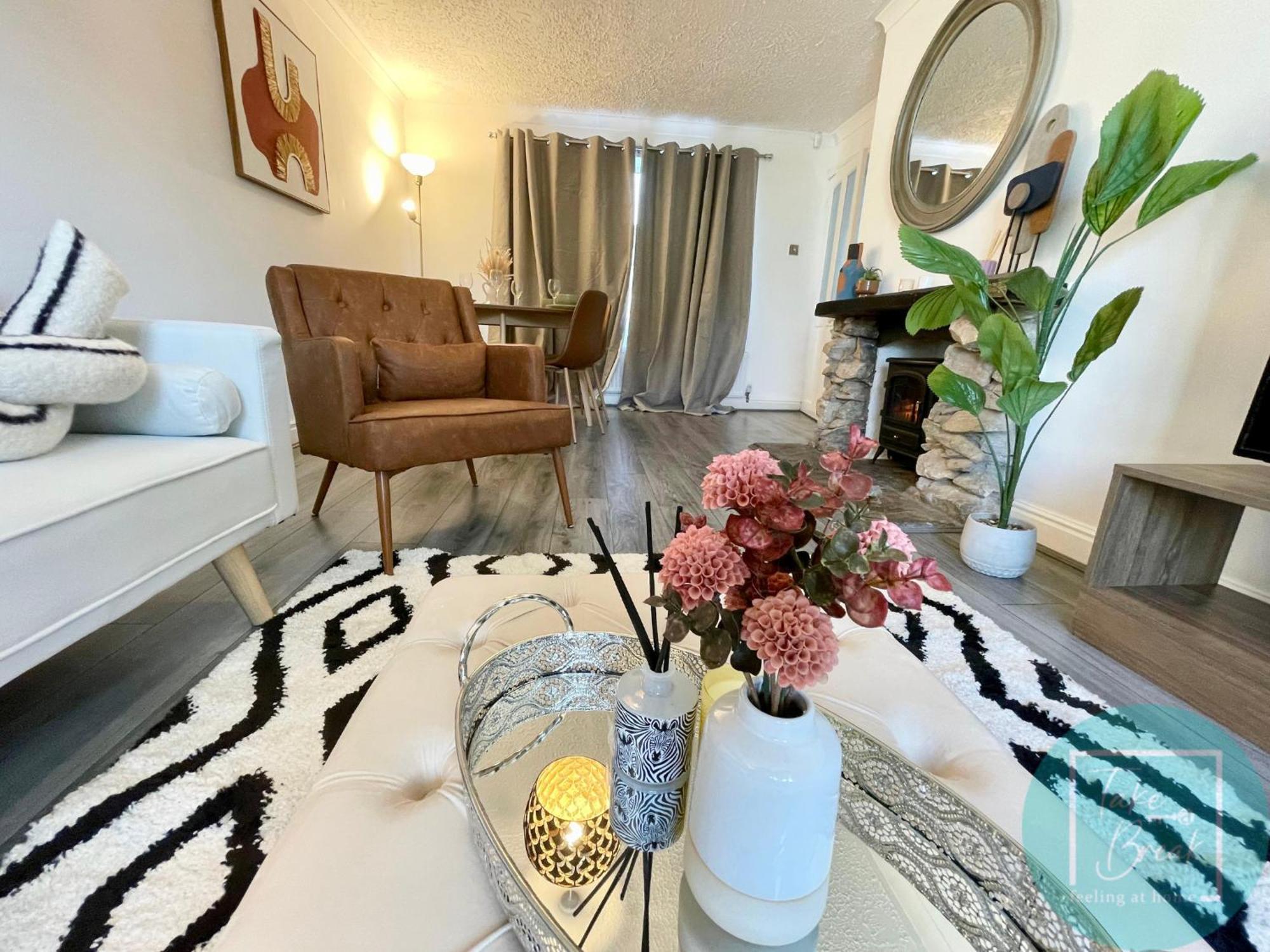 Stylish 3-Bedroom St Helens Home With Parking & Wi-Fi Burtonwood Extérieur photo